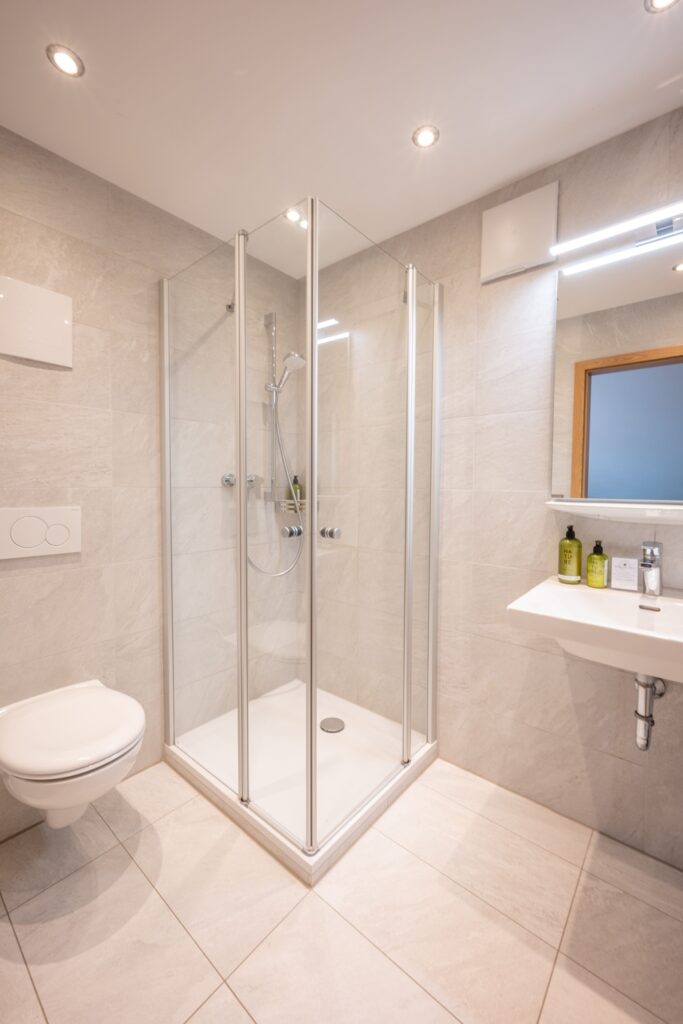 Neu renoviertes Badezimmer im Mountain Retreat Center