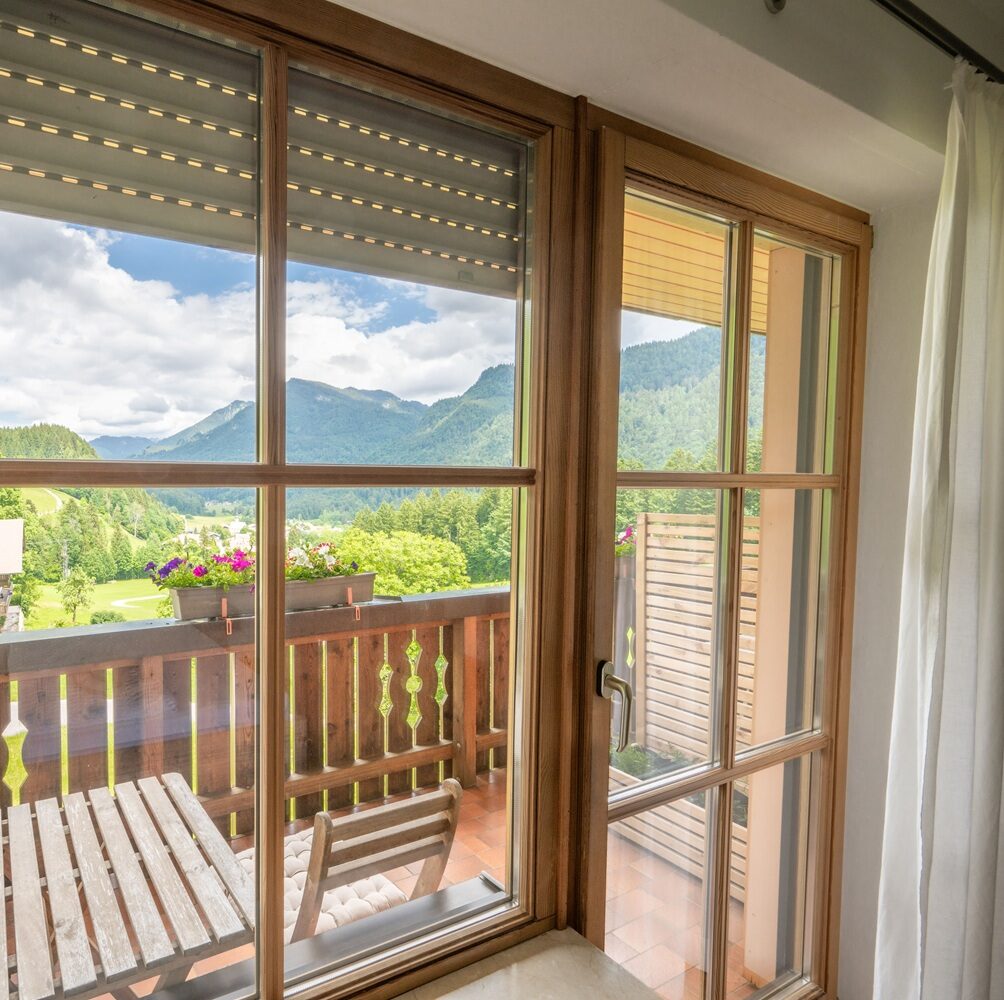 Doppelzimmer mit Balkon und Bergblick