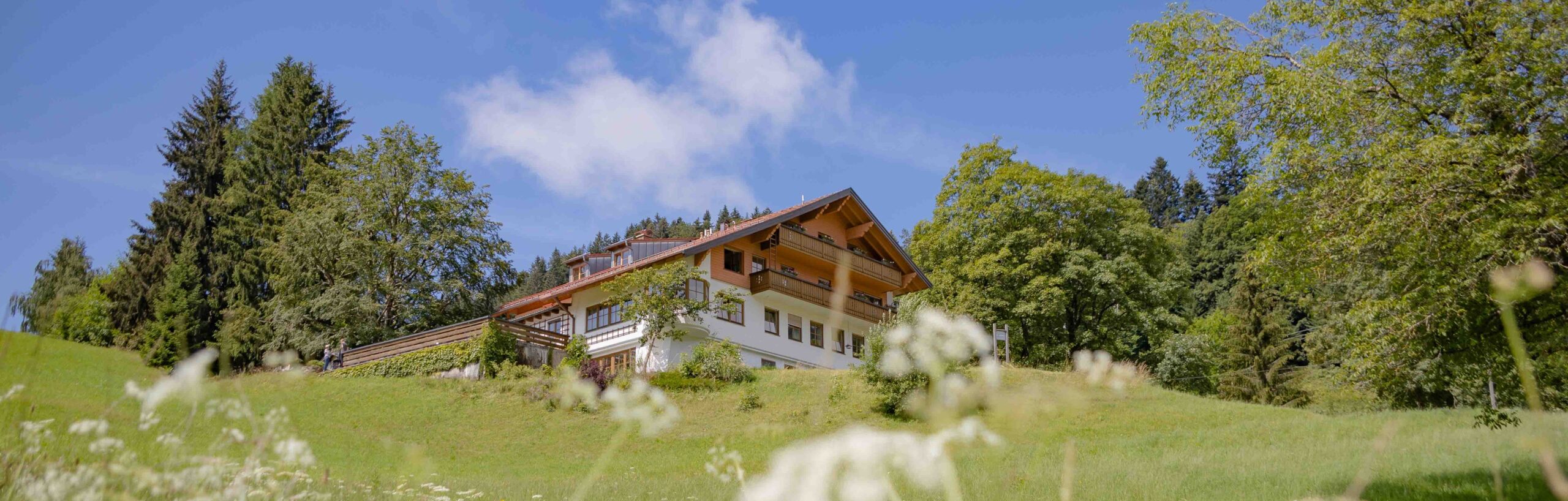 Blick von unten auf das Retreat Center