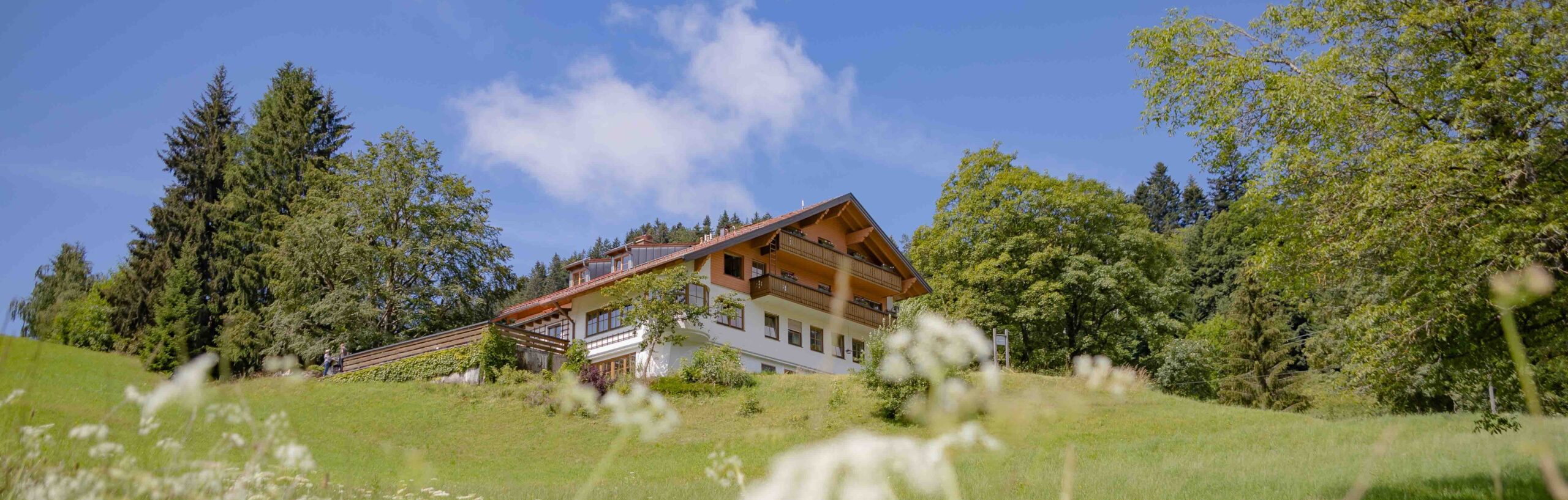 Blick von unten auf das Retreat Center