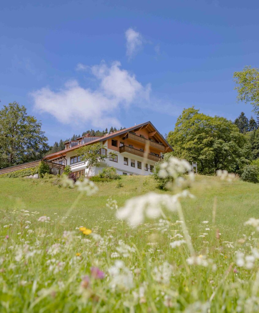 Blick von unten auf das Retreat Center